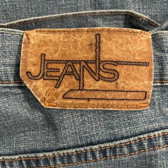 Y2K BCBG Maxazria Flare Jeans - Picture 5 of 8